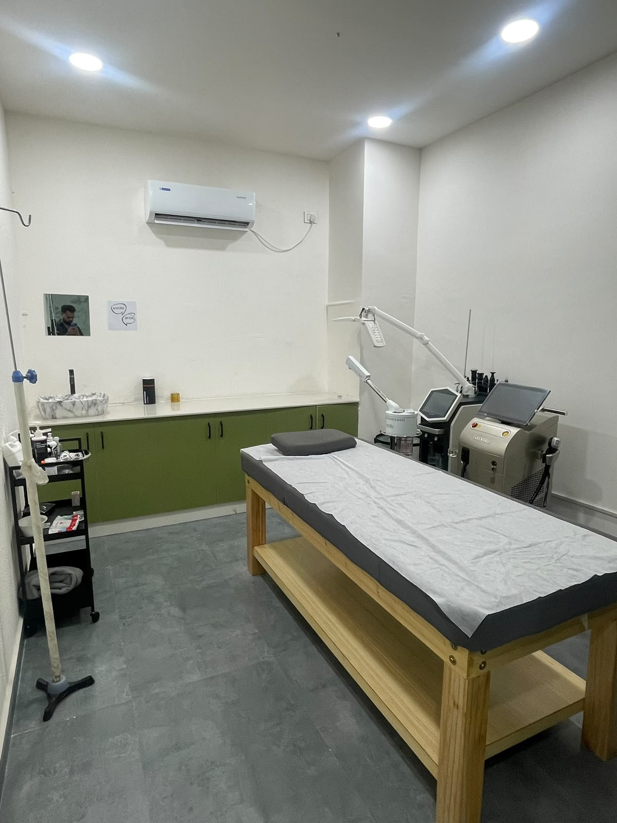 Sia Clinics – Advanced Laser Room